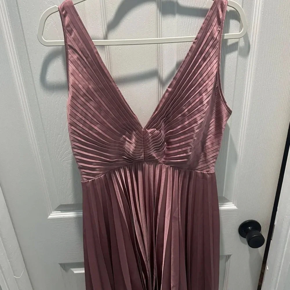 SOLD | NWT! Abercrombie - Giselle Pleated Cocktail Dress - Rosy Pink/Mauve, M T - Picture 3 of 4
